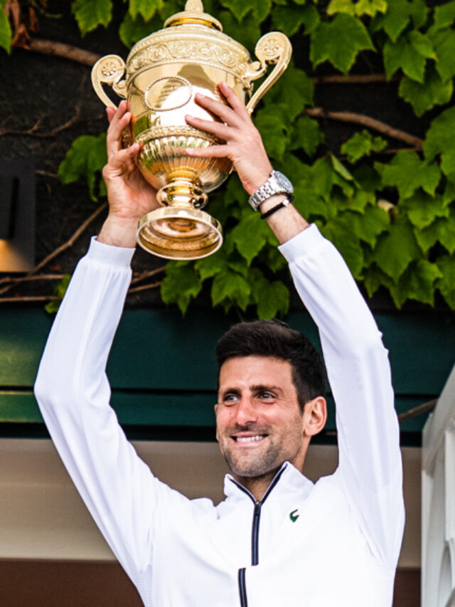 Novak_Djoković_Trophy_Wimbledon_2019-croped_and_edited